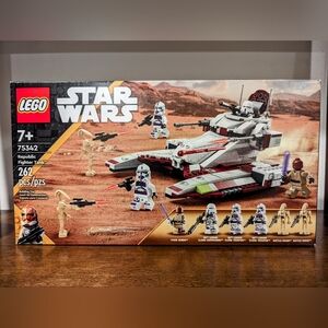 RETIRED LEGO Star Wars: Republic Fighter Tank (75342) - New